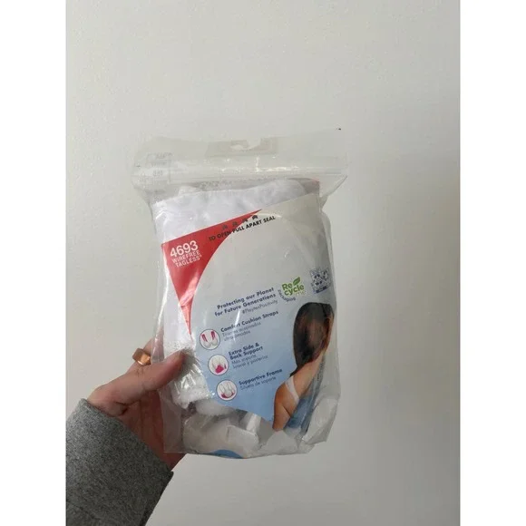 Playtex 18 Hour Ultimate Shoulder Comfort Wireless Bra 4693 – White – Size 46B - Picture 3 of 3